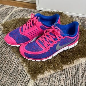 Nike free run 5.0 tennis shoes size 10